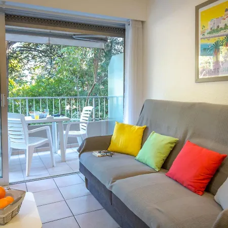 Apartment Climatise Proche Et Commerces Avec Balcon, Parking, Et Wifi A Saint-raphael - Fr-1-466a-32 *