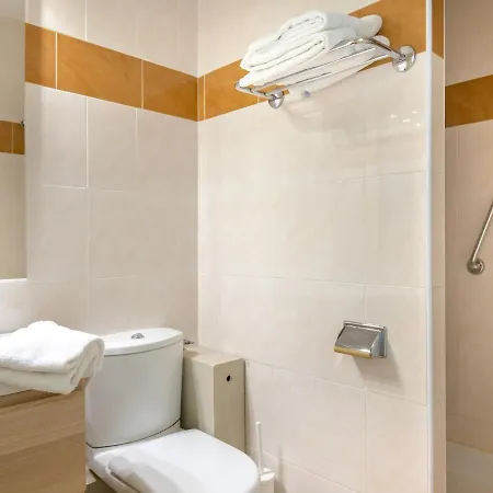 Apartmán Climatise Proche Et Commerces Avec Balcon, Parking, Et Wifi A Saint-raphael - Fr-1-466a-32 *
